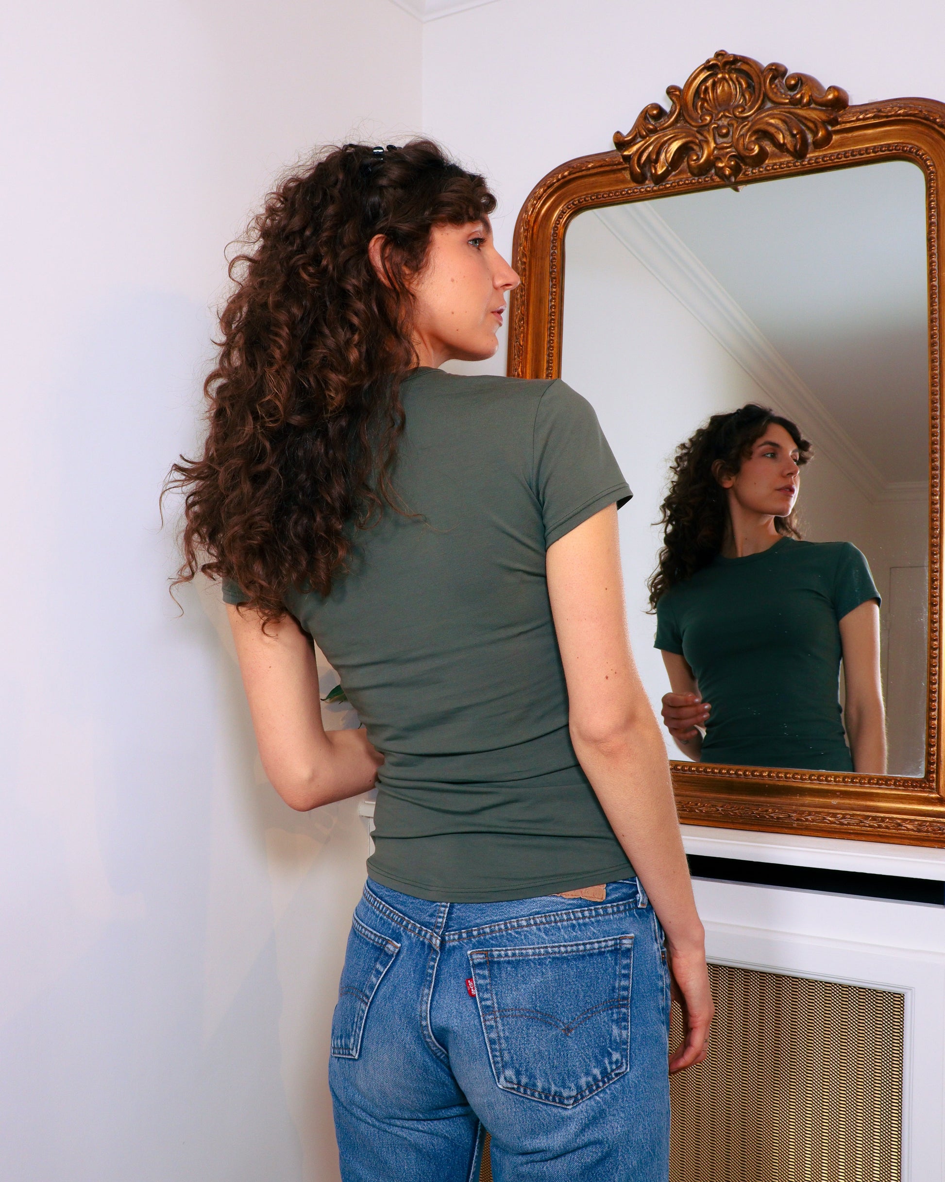 Basic staple wardrobe jersey tshirt sewing pattern. Full length body, crewneck, short sleeves, long sleeves. Curved hemline. Plus size inclusive sewing pattern with Youtube sewing tutorial and step-by-step insturctions.